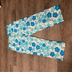 Lily Pulitzer Capris blue with turtles size 8